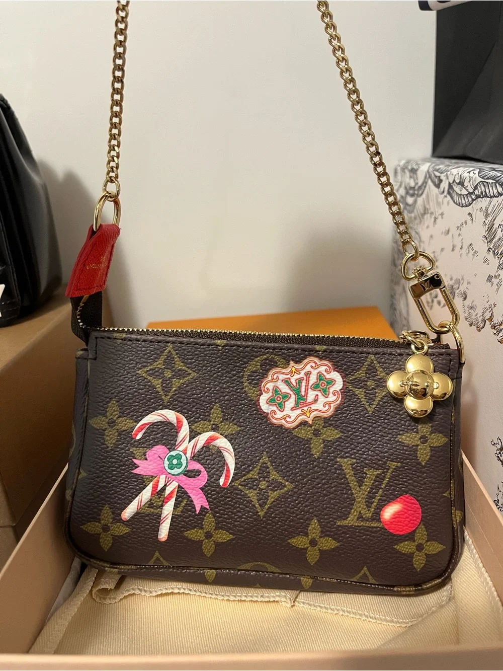 Louis Vuitton Limited Xmas 2025 edition Vivienne Pochette - Picture 1 of 7